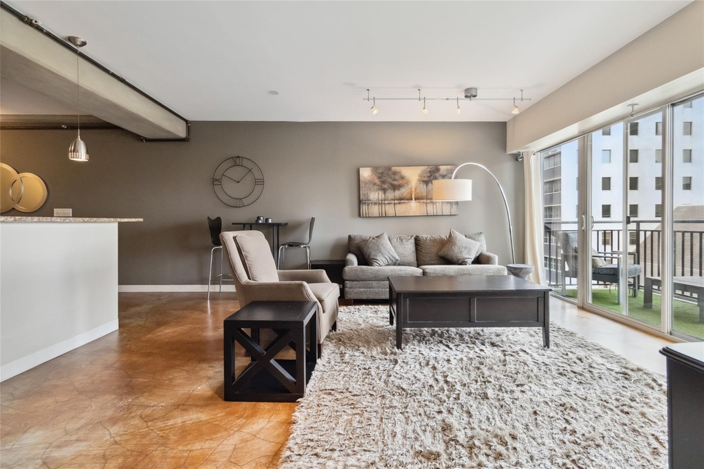 800 Brazos St - Photo 0