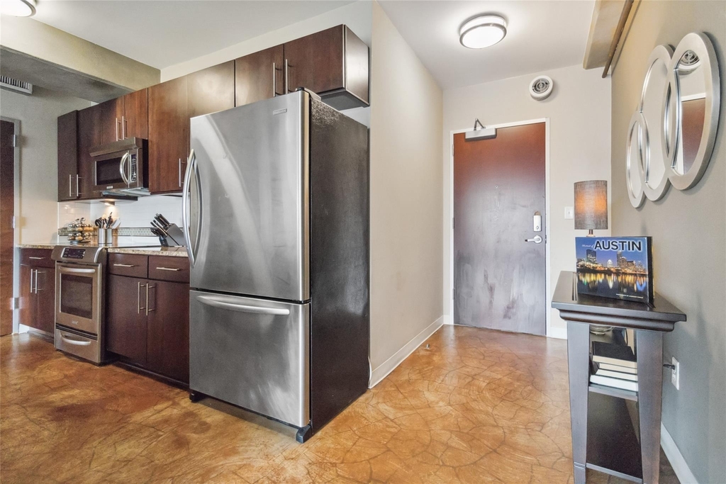 800 Brazos St - Photo 3