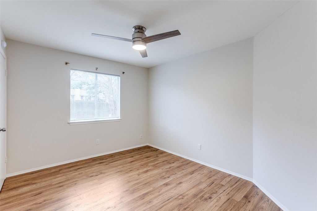 900 Angleton Cv - Photo 5