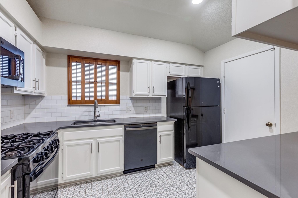 900 Angleton Cv - Photo 4