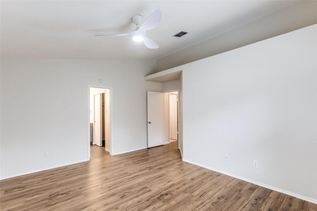 900 Angleton Cv - Photo 8
