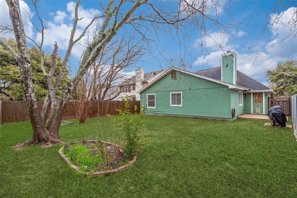 900 Angleton Cv - Photo 10