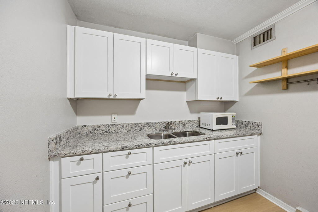 2775 Herschel Street - Photo 6