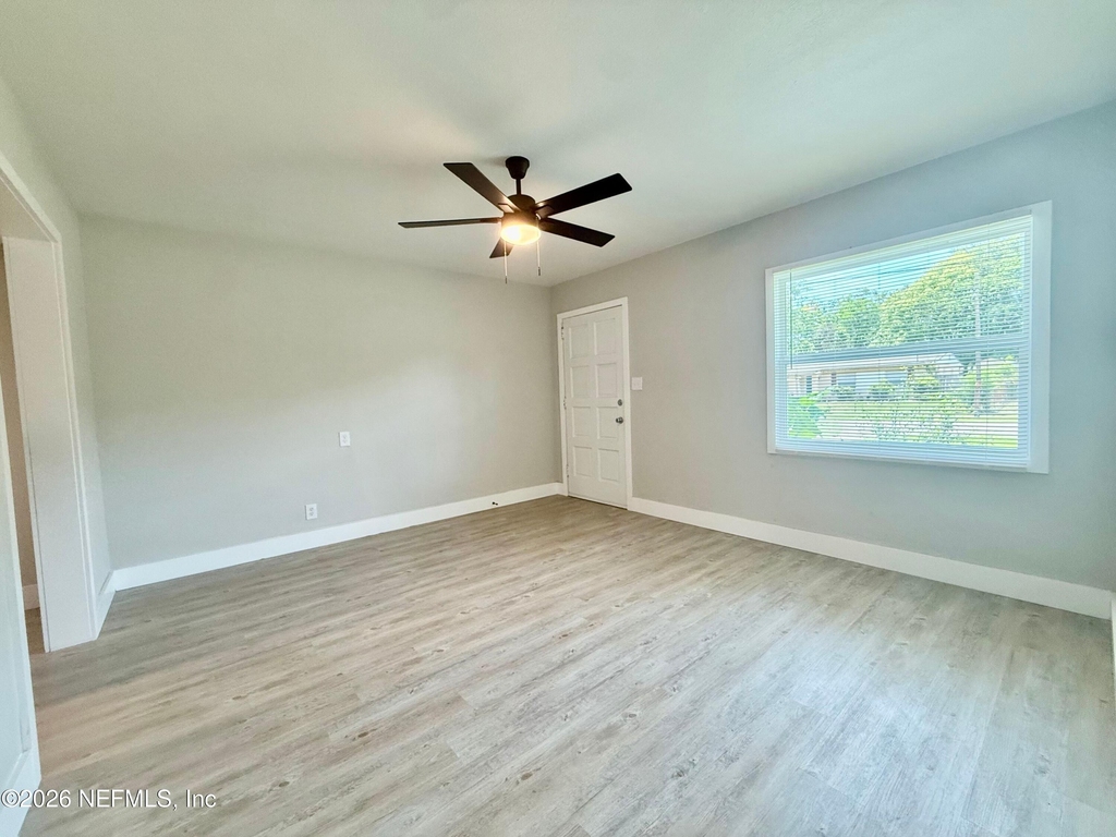 5141 Corsair Avenue - Photo 5