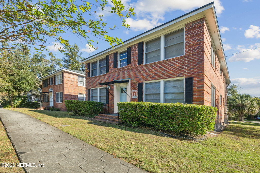 1109 Cherry Street - Photo 1