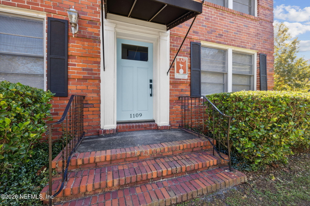 1109 Cherry Street - Photo 0