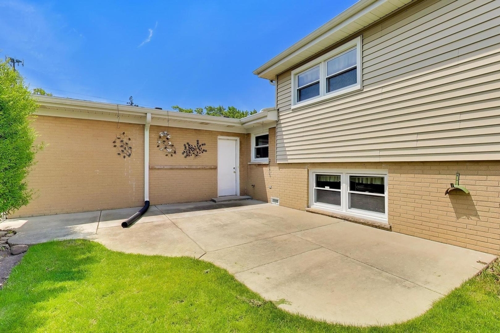 7630 Beckwith Road - Photo 32