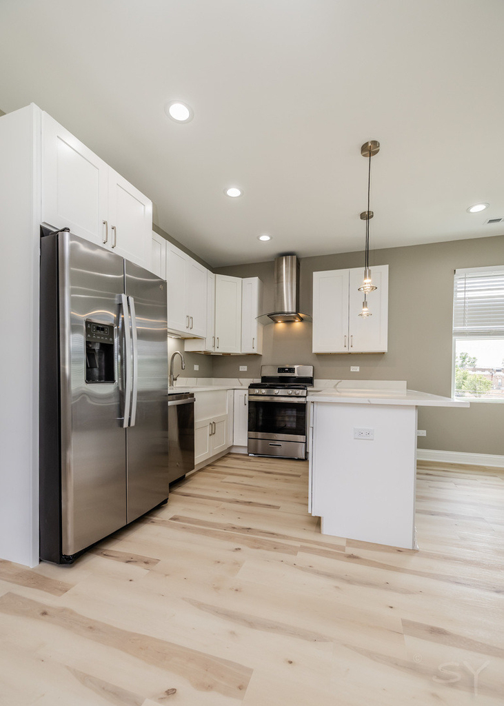 723 N Waller Avenue - Photo 3