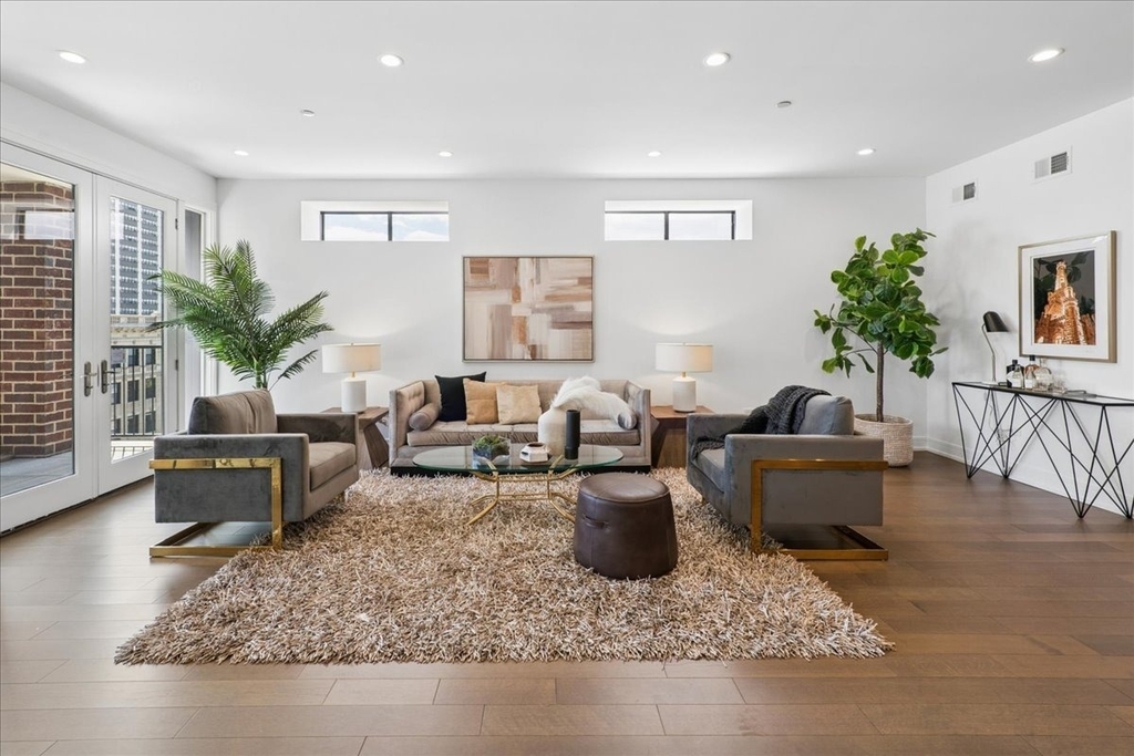 434 W Melrose Street - Photo 3