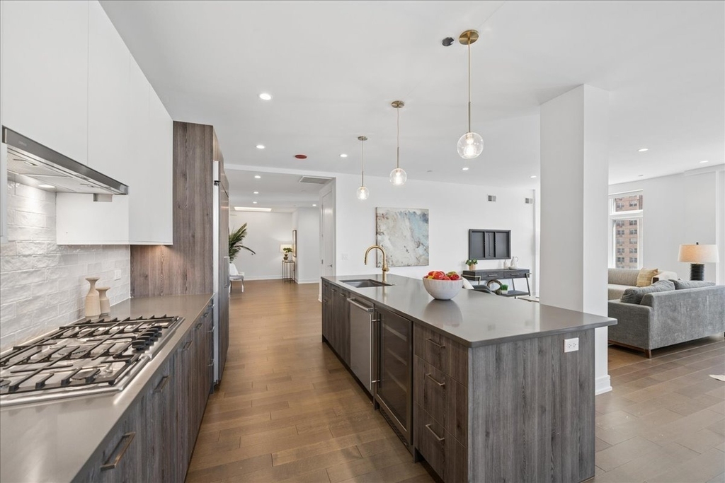 434 W Melrose Street - Photo 5