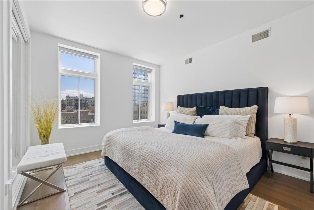 434 W Melrose Street - Photo 8