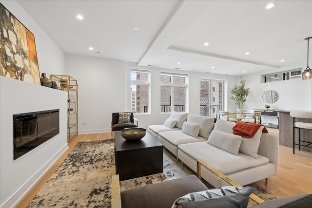 434 W Melrose Street - Photo 8