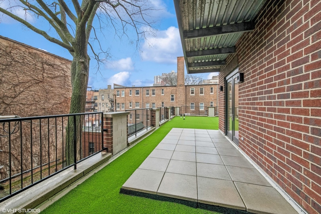 434 W Melrose Street - Photo 2