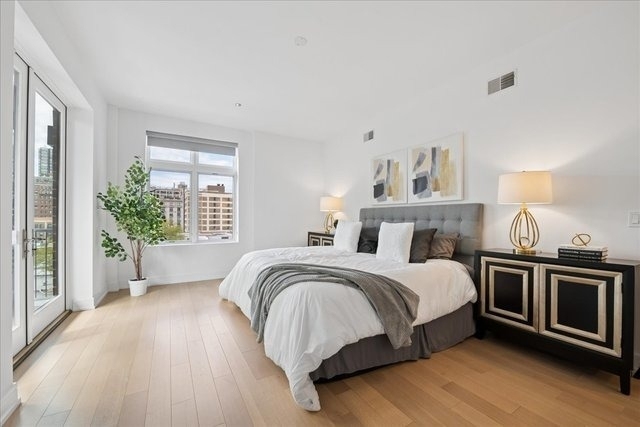 434 W Melrose Street - Photo 10