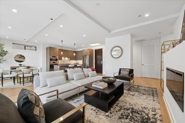 434 W Melrose Street - Photo 9
