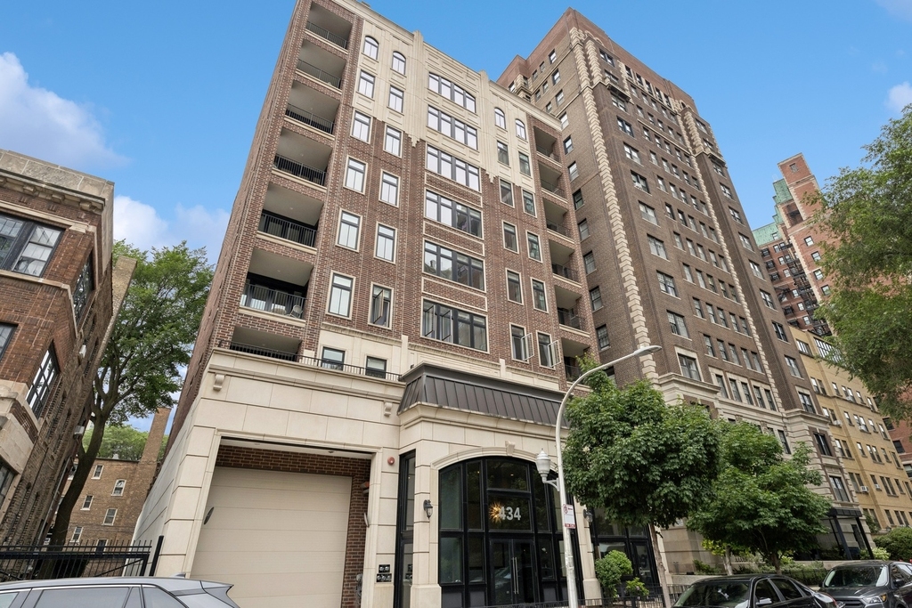 434 W Melrose Street - Photo 0