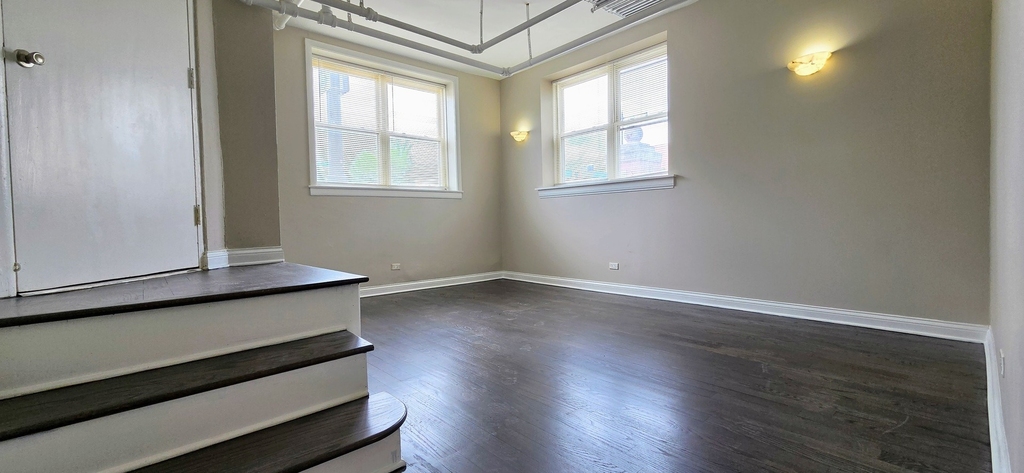 4764 N Virginia Avenue - Photo 3