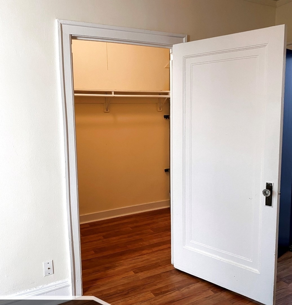 2536 N Sawyer Avenue - Photo 3