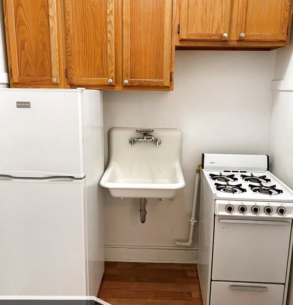 2536 N Sawyer Avenue - Photo 2
