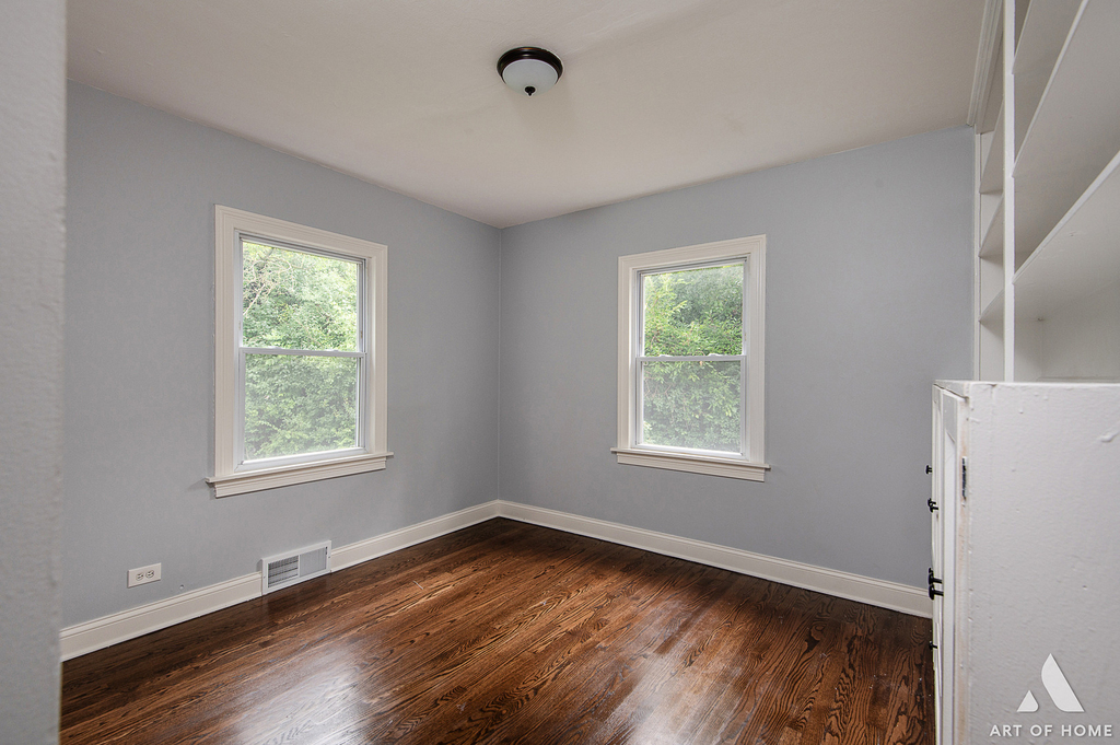 923 W Plainfield Road - Photo 9