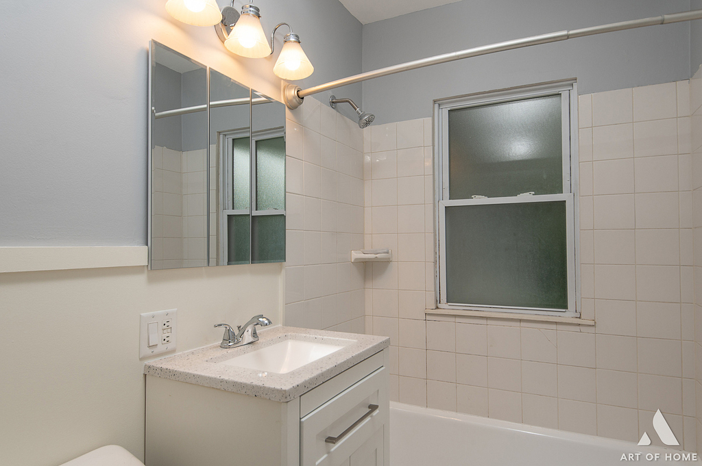 923 W Plainfield Road - Photo 7