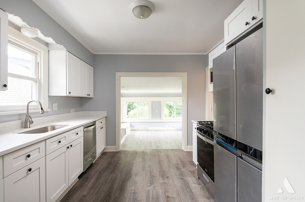 923 W Plainfield Road - Photo 2