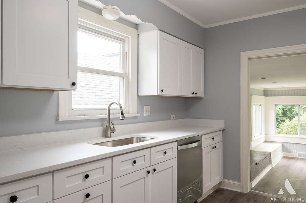 923 W Plainfield Road - Photo 4