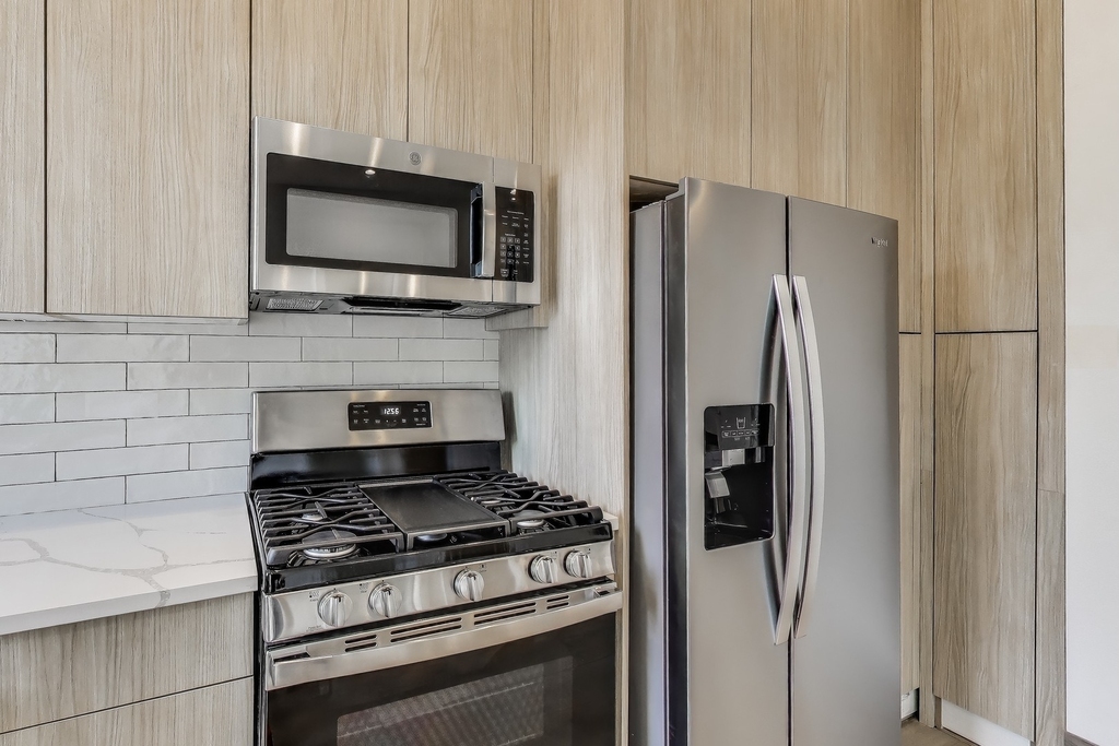 2023 N Drake Avenue - Photo 7
