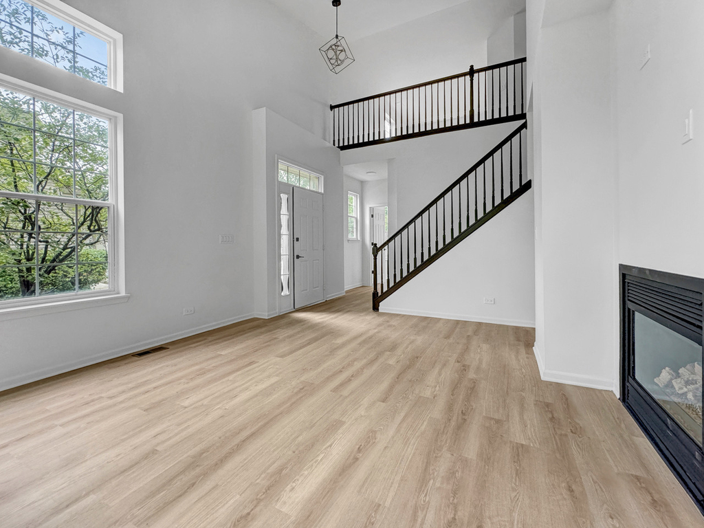 1089 Ellsworth Drive - Photo 1