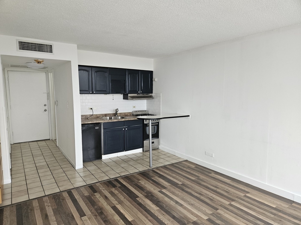 7234 W North Avenue - Photo 3