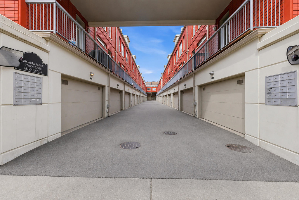 16 S Aberdeen Street - Photo 32