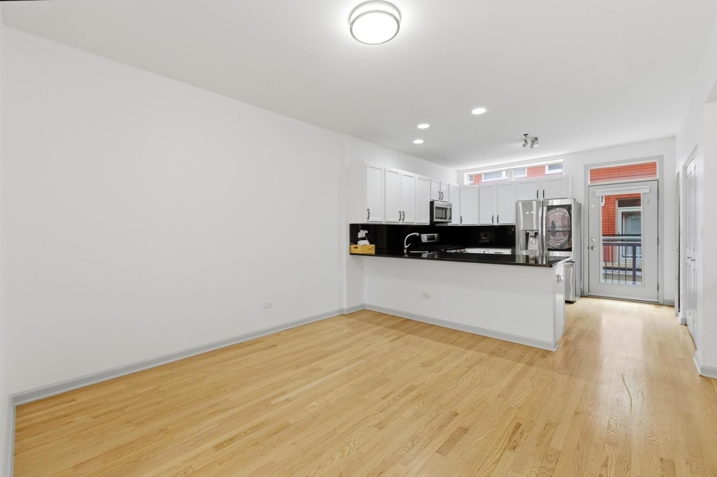 16 S Aberdeen Street - Photo 12