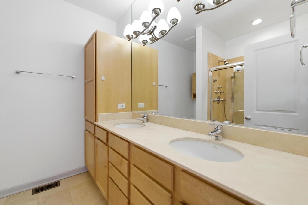 16 S Aberdeen Street - Photo 19