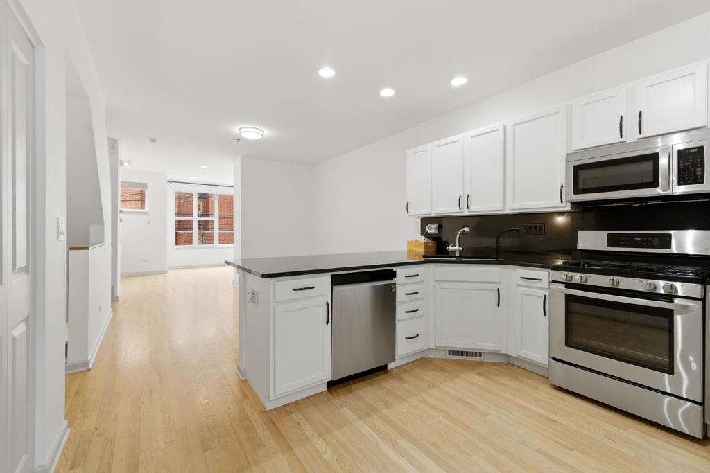 16 S Aberdeen Street - Photo 10