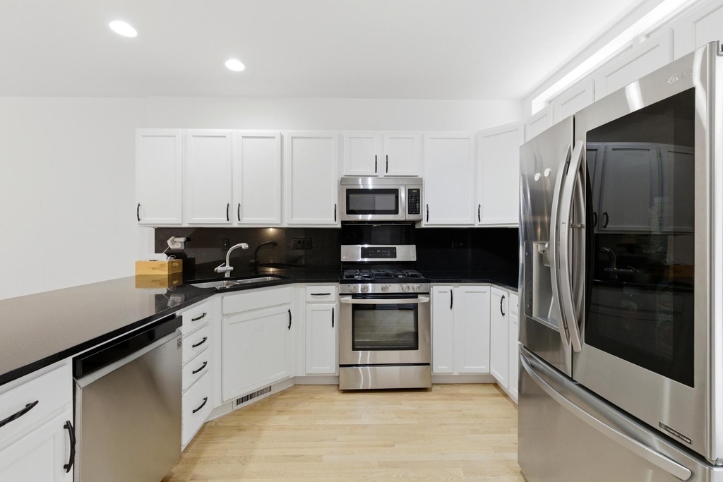 16 S Aberdeen Street - Photo 11