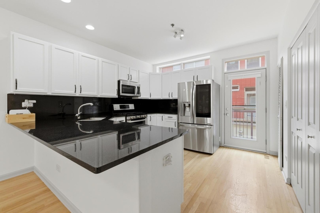 16 S Aberdeen Street - Photo 9