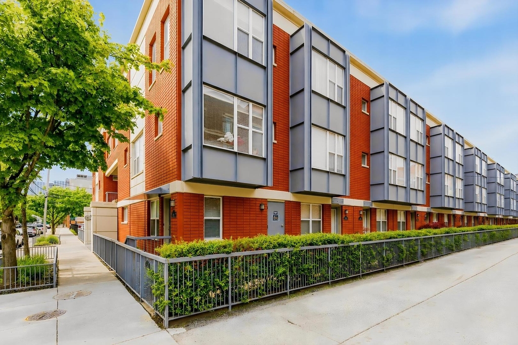 16 S Aberdeen Street - Photo 1
