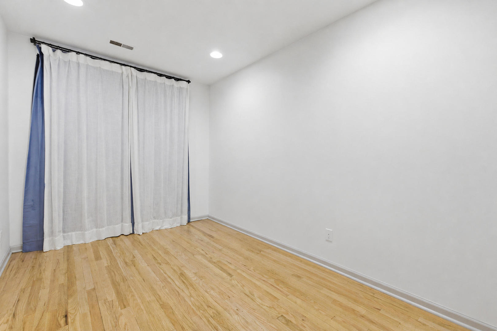 16 S Aberdeen Street - Photo 6