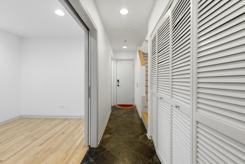 16 S Aberdeen Street - Photo 4