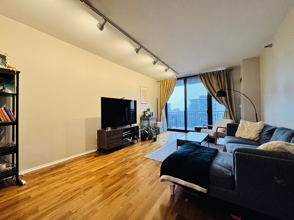 330 N Jefferson Street - Photo 3
