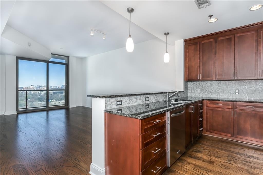 270 17th Street Nw - Photo 1
