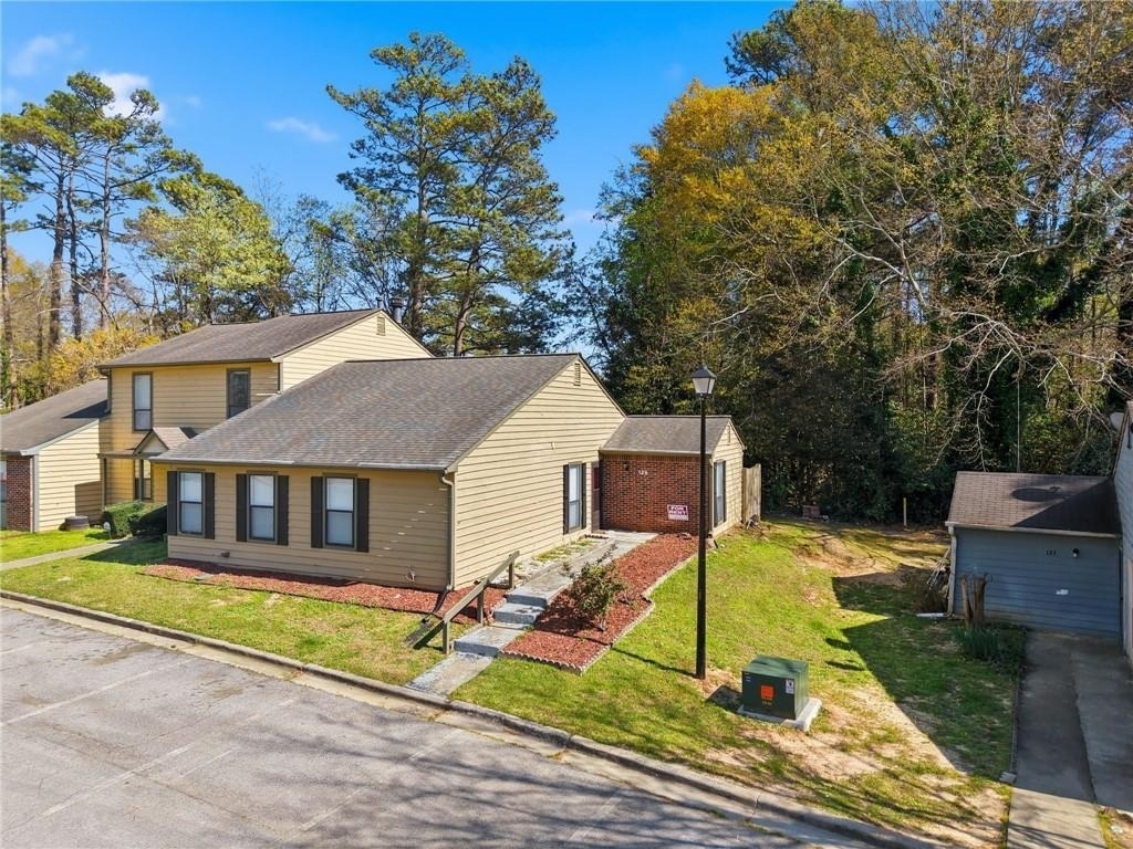 129 Sandalwood Cir - Photo 0