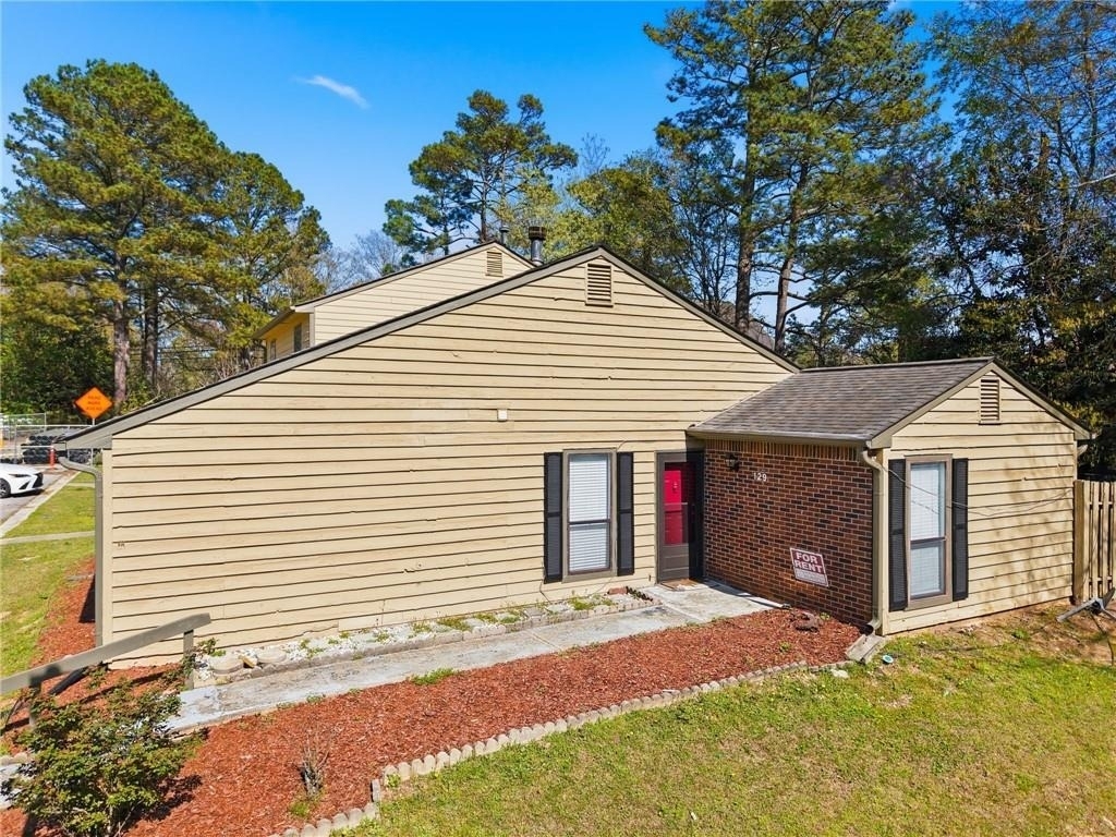 129 Sandalwood Cir - Photo 1
