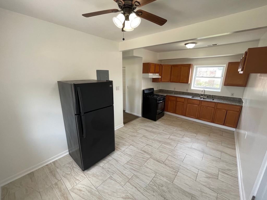 649 E Marquette Road - Photo 5