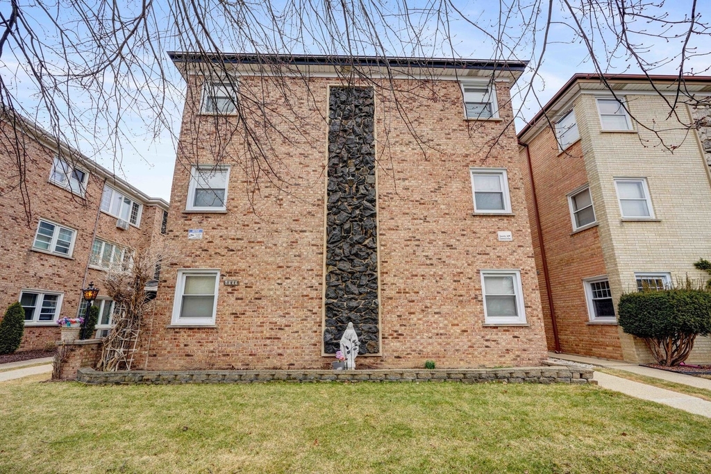8444 W Gregory Street - Photo 0