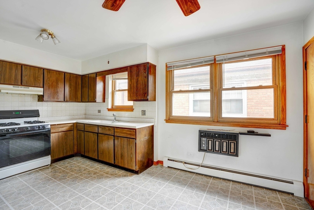 8444 W Gregory Street - Photo 2