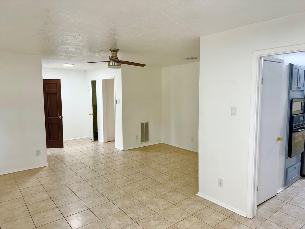 7015 Pyron Way - Photo 4