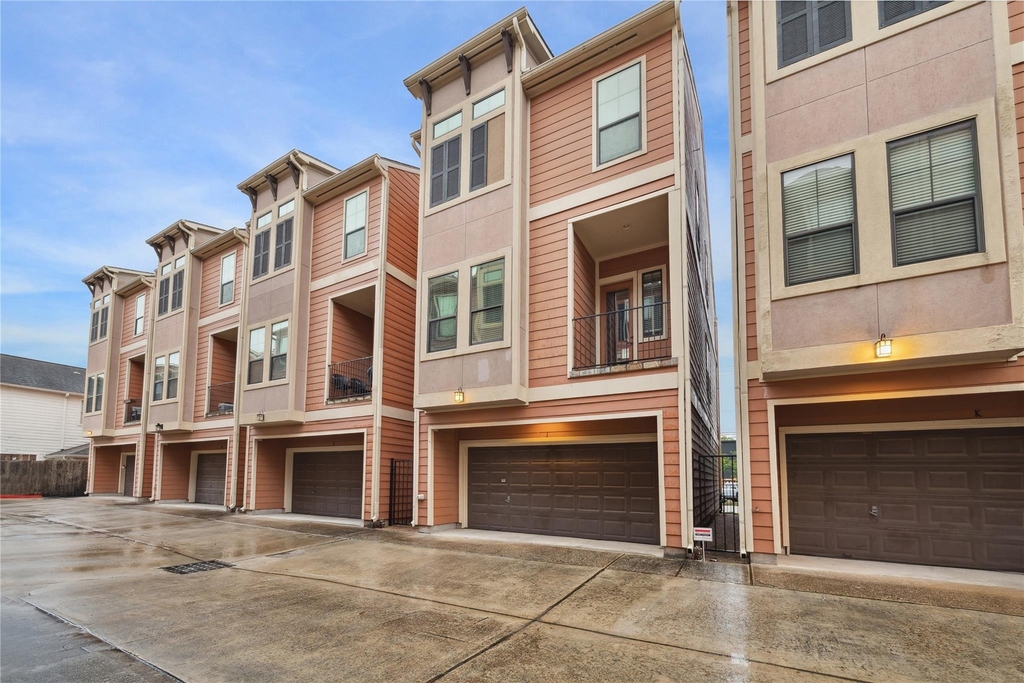 1046 W 23rd Street - Photo 1