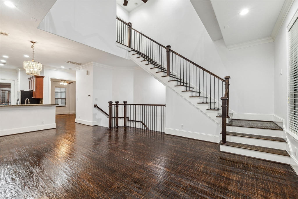 1046 W 23rd Street - Photo 5