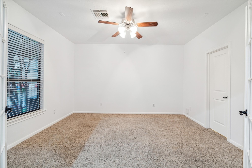 1046 W 23rd Street - Photo 3